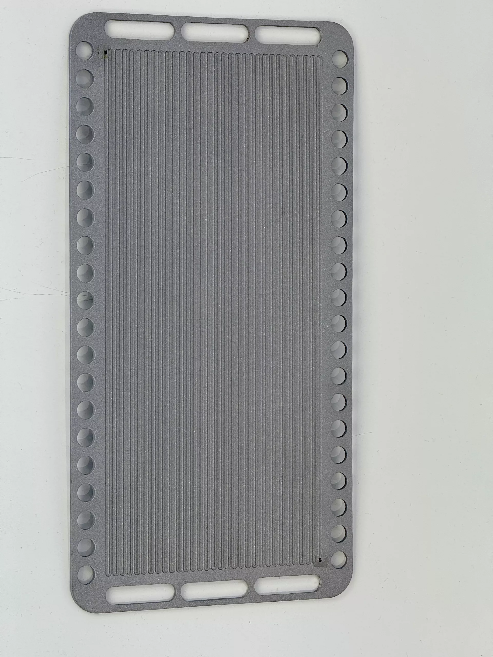 3D-printed metal flow plate with 0.5 mm channels